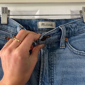 Madewell “The perfect vintage flare jean” size 25. Gently worn.